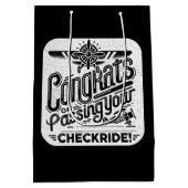 Gefeliciteerd met het passeren van je checklist! medium cadeauzakje (Achterkant)