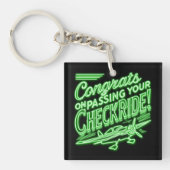 Gefeliciteerd met het passeren van je checklist! sleutelhanger (Voorkant)