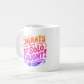 Gefeliciteerd met je eerste Solo Flight Coffee Mok (Voorkant links)