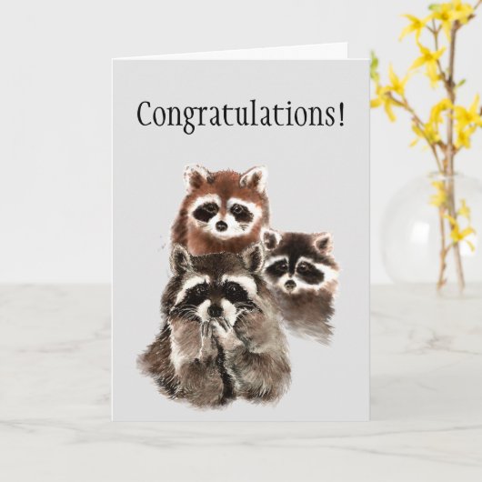Gefeliciteerd met je huis Fun Raccoons Baling Kiss Kaart (Gele Bloem)