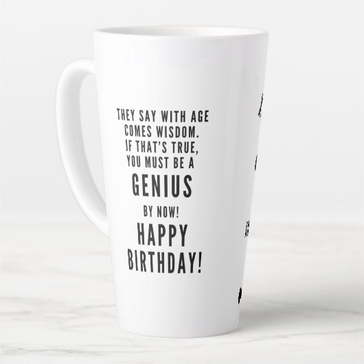 Gefeliciteerd met je verjaardag GENIUS sarcastisch Latte Mok (Linkerhoek)