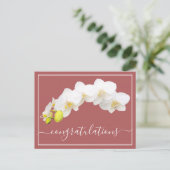 Gefeliciteerd met orchidee Flower Salmon achtergro Briefkaart (Staand voorkant)