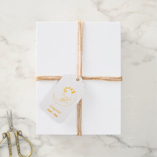 Gefeliciteerd! (Slaperige baby en maan) Cadeaulabels (Met Koord)