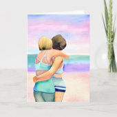 Gefeliciteerd | Twee vrouw omhelzen op het strand Kaart (Voorkant)