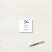 Gefeliciteerd twintig blauwe verjaardagsboog naam post-it® notes (Op bureau)