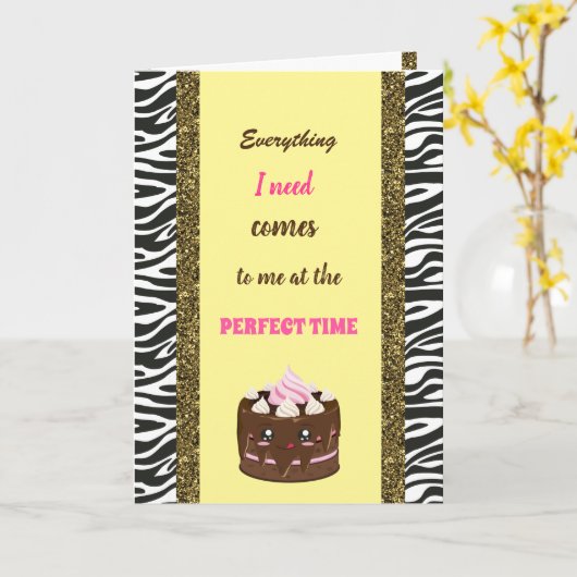 Gefeliciteerde verjaardagstaart chocolade en beves kaart (Gele Bloem)