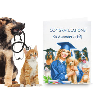 Gefeliciteerde vrouwelijke dierenarts met honden kaart