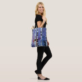 Gefluister van de winterse Bossen Tote Bag (Op model)