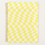 Gegarmeerd Check Retro Checkerboard Soft Yellow Planner<br><div class="desc">Koel de gevechtscontroleurs in pastelgele en witte kleur. Een mooi retro psychedelisch ontwerp dat je naar het wonderland brengt. Verdraaid, golvend, gevarieerd checkerboard, gevarieerde cheques, gevarieerd gereduceerd studentenvoorspel van studentenstudenten.</div>