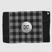 Gegraveerde golfbal in grijs buffelplaid golfhanddoek (Horizontaal)