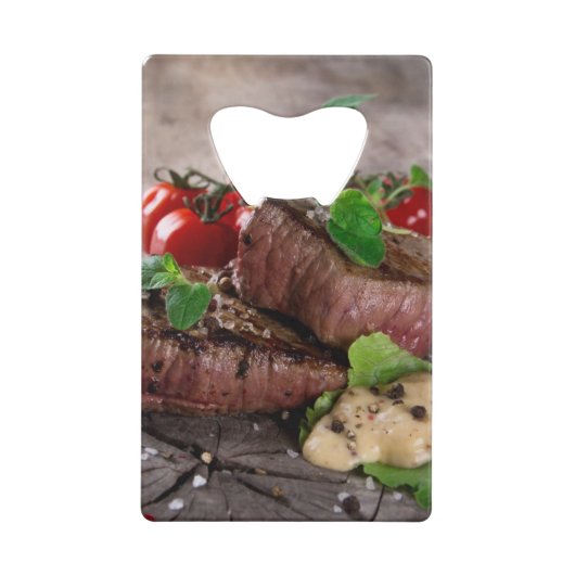 Gegrilde biefsteaks met verse kruiden en tomaten creditkaart flessenopener (Achterkant)