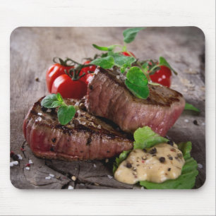 Gegrilde biefsteaks met verse kruiden en tomaten muismat