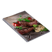 Gegrilde biefsteaks met verse kruiden en tomaten notitieboek (Rechterzijde)