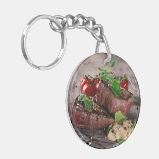 Gegrilde biefsteaks met verse kruiden en tomaten sleutelhanger (Voorkant Links)