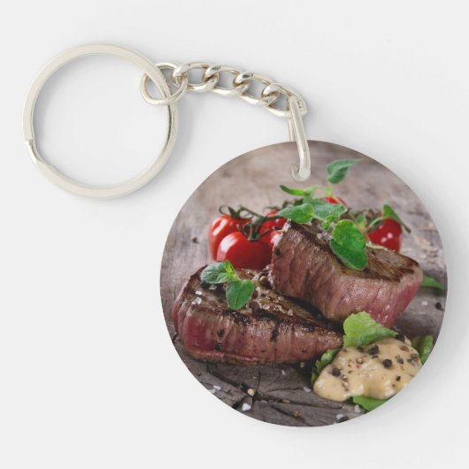 Gegrilde biefsteaks met verse kruiden en tomaten sleutelhanger (Voorkant)