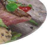 Gegrilde biefsteaks met verse kruiden en tomaten snijplank (Hoek)