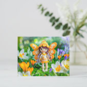 Gehaakte voorjaarsfee met bloeiende krokussen feestdagenkaart (Staand voorkant)