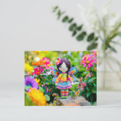 Gehaakte zomerfee in bloembed met Zinnias Feestdagenkaart (Staand voorkant)