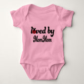 Gehaald door Mommom Gift Romper (Voorkant)