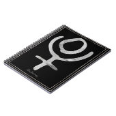 Gehammerd zilver gestileerd Pluto-planetsymbool Notitieboek (Linkerzijde)