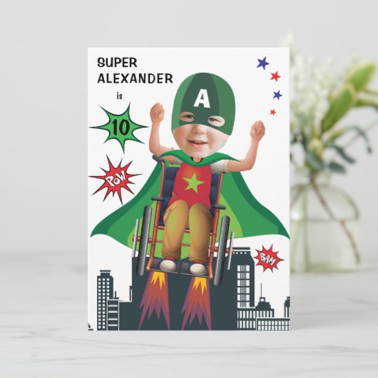 Gehandicapte superheld Birthday Fun Flying Wheelst Kaart (Staand voorkant)