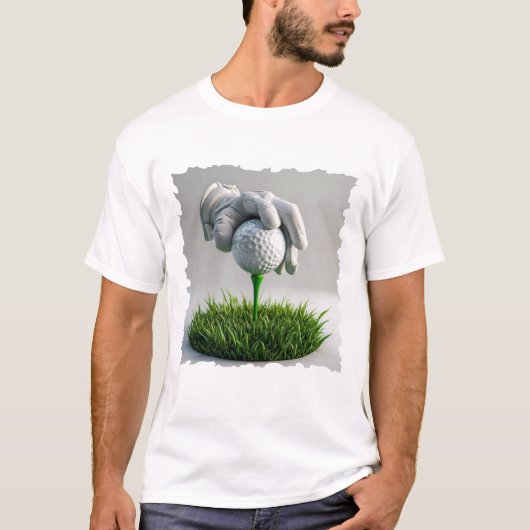 Gehandschoende hand plaatst golfbal op tee met gra t-shirt (Voorkant)