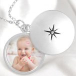 Geheugenhouder persoonlijke foto locket ketting<br><div class="desc">Moeder,  grootmoeder,  tante of ander familielid of vriend zal deze speciale mand waarderen met een foto van een speciale binnenkant. Neem uw foto in de sjabloon op om de steekproeffoto te vervangen die hier voor een echt speciaal cadeau wordt getoond.</div>