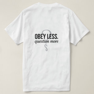 Gehoorzaam minder. Vraag Meer – Rebellious Quote D T-shirt