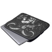 Gehorende Winter Satyr — door BurnsInHell Laptop Sleeve (Voorkant onderkant)