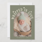 Gehuld in liefde Sage Green Foto Geboorte Aankondiging (Voorkant)
