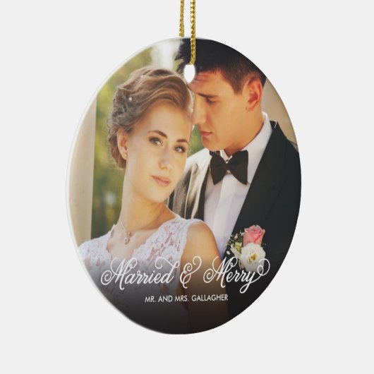 Gehuwd en feestelijke eerste kerstfoto keramisch ornament (Rechts)