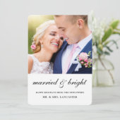 Gehuwd en helder Pas getrouwd 2 Fotobruiloft Feestdagenkaart (Staand voorkant)
