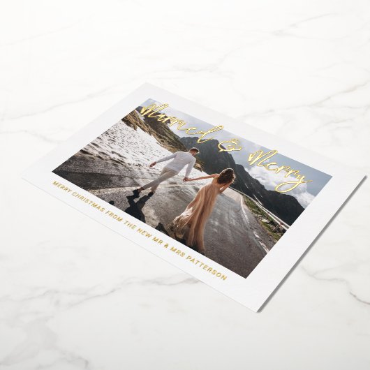 Gehuwd en liefdeshuwelijk Mr & Mrs First Kerstmis Folie Feestdagenkaart (Gedraaid)