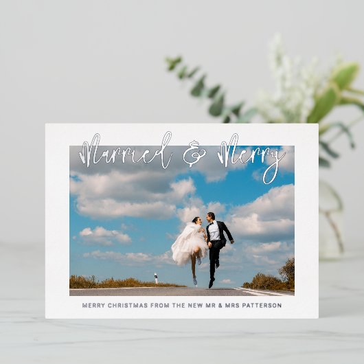 Gehuwd en liefdeshuwelijk Mr & Mrs First Kerstmis Folie Uitnodiging (Staand Voorkant)