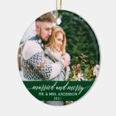 Gehuwd en Merry Calligraphy Wedding Green Keramisch Ornament (Links)
