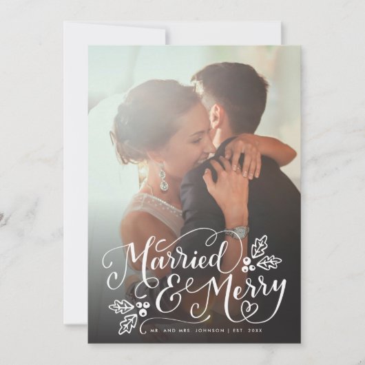 Gehuwd en met Merry Chic Hand Lettered Photo Pset Feestdagenkaart (Voorkant)