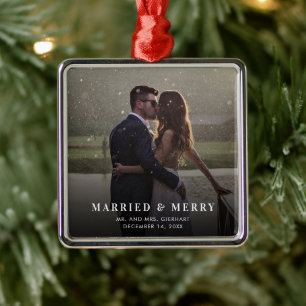 Gehuwd en prettig bruiloft met Kerstmis Metalen Ornament