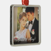 Gehuwd en versierd metalen ornament (Rechts)