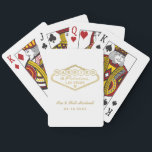 Gehuwd in Fabulous Las Vegas Gold White Wedding Pokerkaarten<br><div class="desc">Deze unieke en leuke gewoonte "Gehuwd in Fabulous Las Vegas" huwelijksfeesten spelen kaarten met een gouden faux folie-ontwerp geïnspireerd door het Welcome to Las Vegas,  Nevada'-teken,  samen met monogram tekst die gepersonaliseerd kan worden met de naam en de trouwdatum van het stel. De witte achtergrondkleur kan worden gewijzigd.</div>