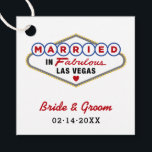 Gehuwd in Fabulous Las Vegas Red Wedding Monogram Bedankjes Labels<br><div class="desc">Aangepast huwelijksfeest "Gehuwd in Fabulous Las Vegas" labels hebben een monogram van de bruid- en bruinnamen en trouwdatums. Zwarte,  rode,  blauwe en gele ontwerpkleuren.</div>