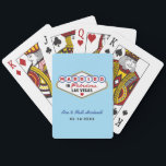Gehuwd in Fabulous Las Vegas Wedding Monogram Pokerkaarten<br><div class="desc">Deze unieke en leuke traditie "Gehuwd in Fabulous Las Vegas" huwelijksgunsten voor het spelen van kaarten is voorzien van een monogram van de namen van de bruid en de bruidegom en de trouwdatums en een lichtblauwe achtergrond. Zwarte,  witte,  rode,  blauwe,  gele en grijze ontwerpkleuren.</div>