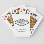 Gehuwd in Fabulous Las Vegas White Wedding Pokerkaarten<br><div class="desc">Deze unieke en leuke gewoonte "Gehuwd in Fabulous Las Vegas" huwelijksgunsten die kaarten spelen, kenmerkt een ontwerp geïnspireerd door het Welcome to Las Vegas, Nevada' teken, samen met monogram tekst die kan worden gepersonaliseerd met de naam van het paar en de trouwdatum. De zwarte en witte kleuren kunnen worden gewijzigd....</div>