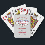 Gehuwd in Fabulous Vegas Wedding Save the Date Pokerkaarten<br><div class="desc">Verraad je Vegas bruiloft in stijl! Deze leuke bruiloft "Gehuwd in Fabulous Las Vegas",  behalve de datum die kaarten speelt,  is voorzien van een monogram van de bruid- en bruinnamen en de toekomstige trouwdatum met een platinum grijze achtergrond. Zwarte,  witte,  rode,  blauwe en gele ontwerpkleuren.</div>