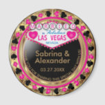 Gehuwd in Las Vegas - Bedankt - Roze Magneet<br><div class="desc">Casino-stijl Magnet. Gehuwd in Las Vegas dank je dat je deze speciale dag met ons hebt gedeeld met een roze, gouden en zwarte vormgeving. Maakt een groot feest in het belang van de gast of je gast. Er zijn meer kleuren beschikbaar. ✔ Opmerking: niet alle sjabloon gebieden hoeven te worden...</div>