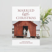 Gehuwd kerstrood script moderne foto feestdagenkaart (Staand voorkant)