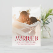 Gehuwd met Elegant Red Typografie Feestdagenkaart (Staand voorkant)