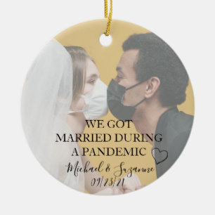 Gehuwd tijdens een pandemische covid Bride Groom f Keramisch Ornament