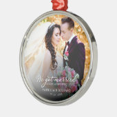 Gehuwd tijdens een pandemische foto legant metalen ornament (Links)