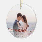 Gehuwd tijdens een pandemische foto met kerstmis keramisch ornament (Links)