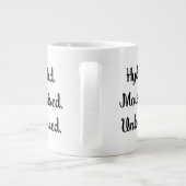 Gehydrateerde, gehydrateerde, ongehinderde grappig grote koffiekop (Achterkant)